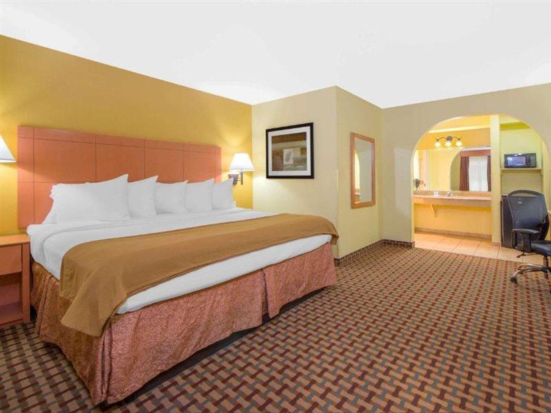 Days Inn By Wyndham Lubbock South Dış mekan fotoğraf