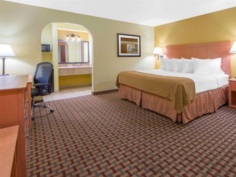Days Inn By Wyndham Lubbock South Dış mekan fotoğraf