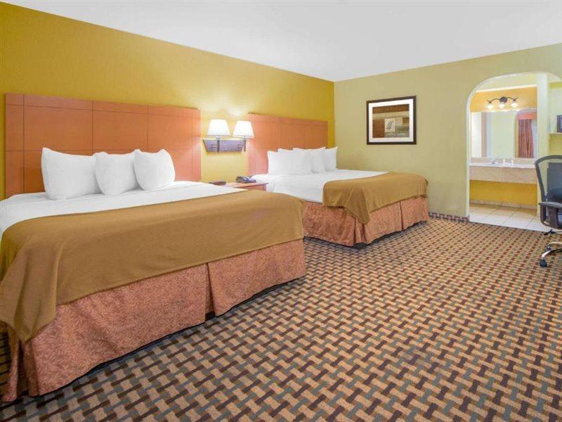 Days Inn By Wyndham Lubbock South Dış mekan fotoğraf
