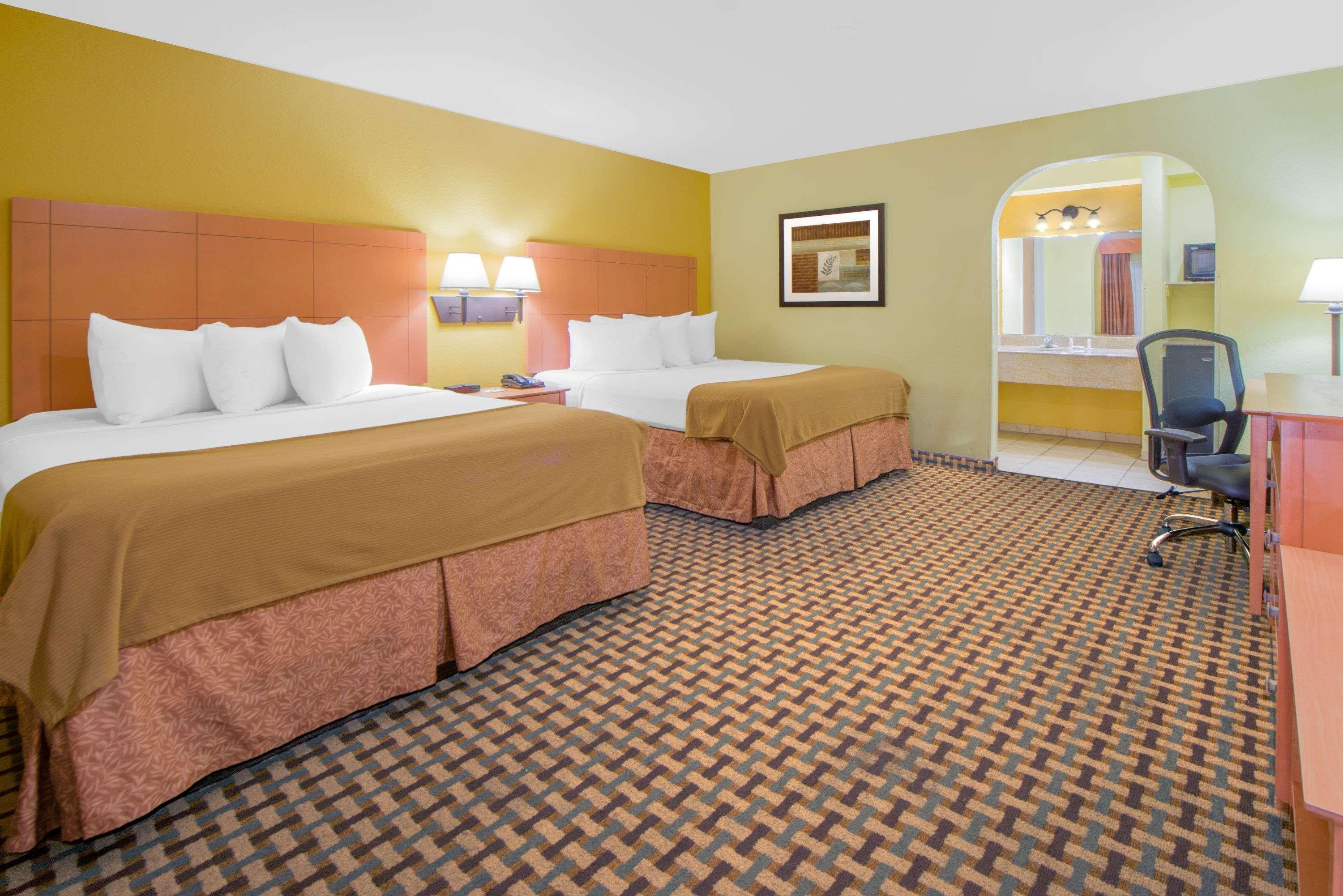 Days Inn By Wyndham Lubbock South Dış mekan fotoğraf