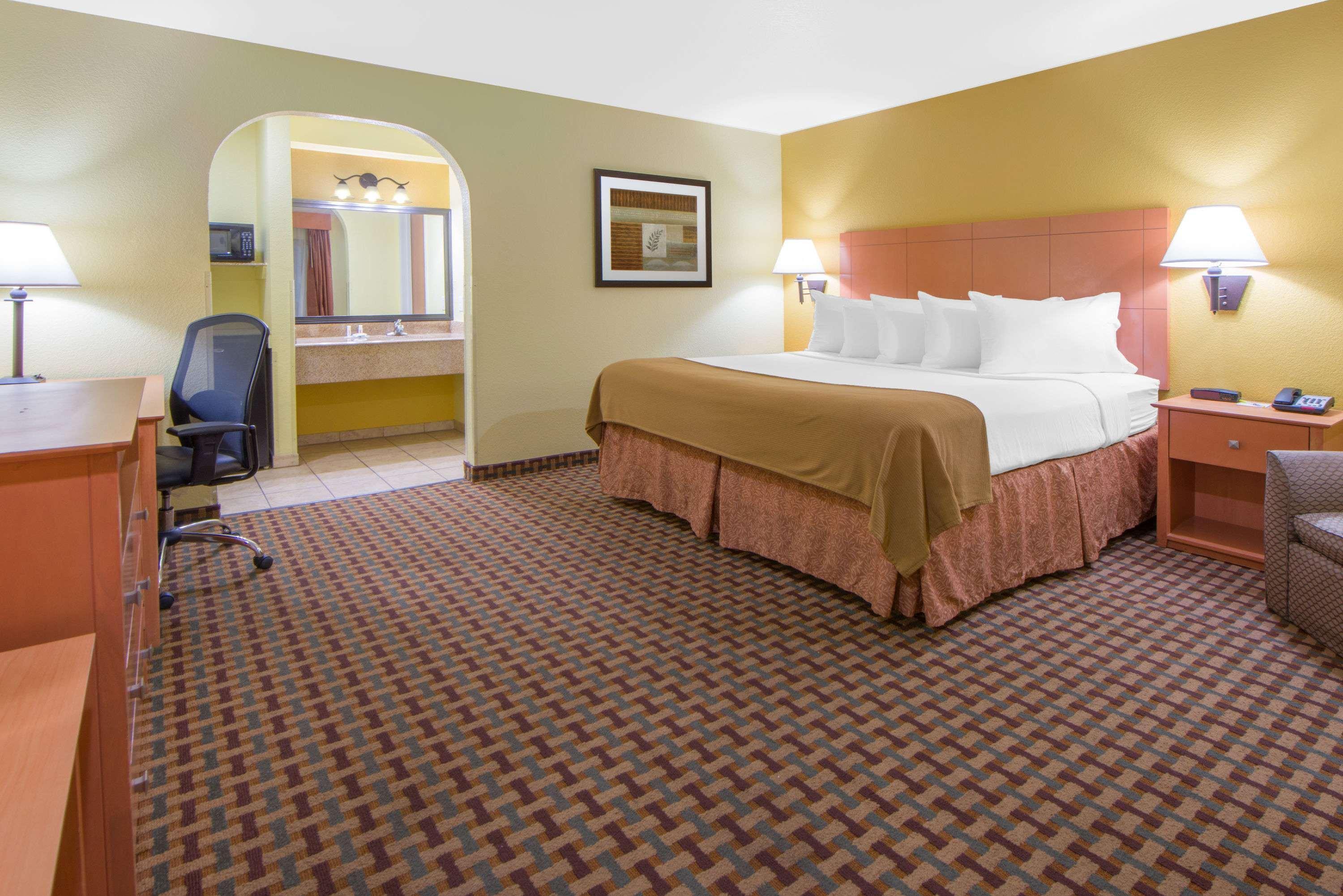 Days Inn By Wyndham Lubbock South Dış mekan fotoğraf