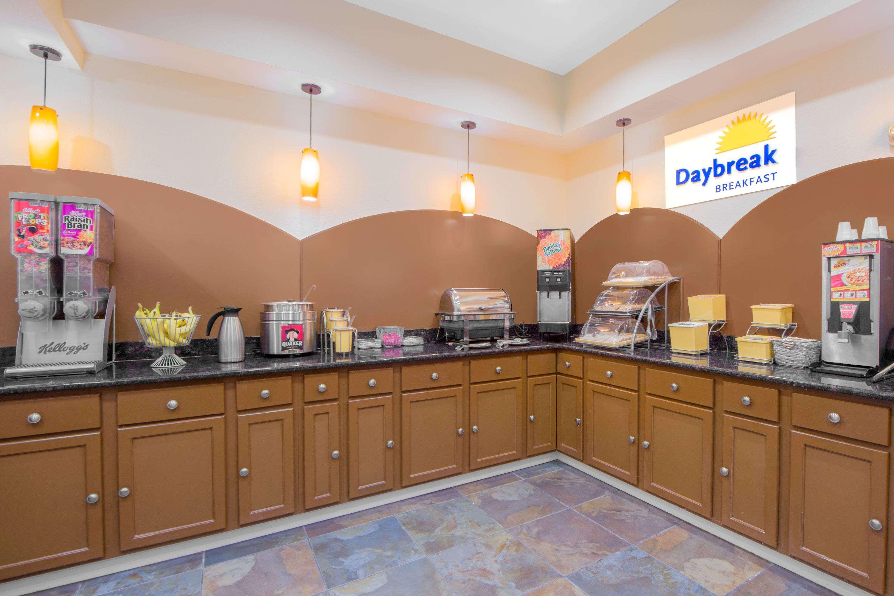 Days Inn By Wyndham Lubbock South Dış mekan fotoğraf