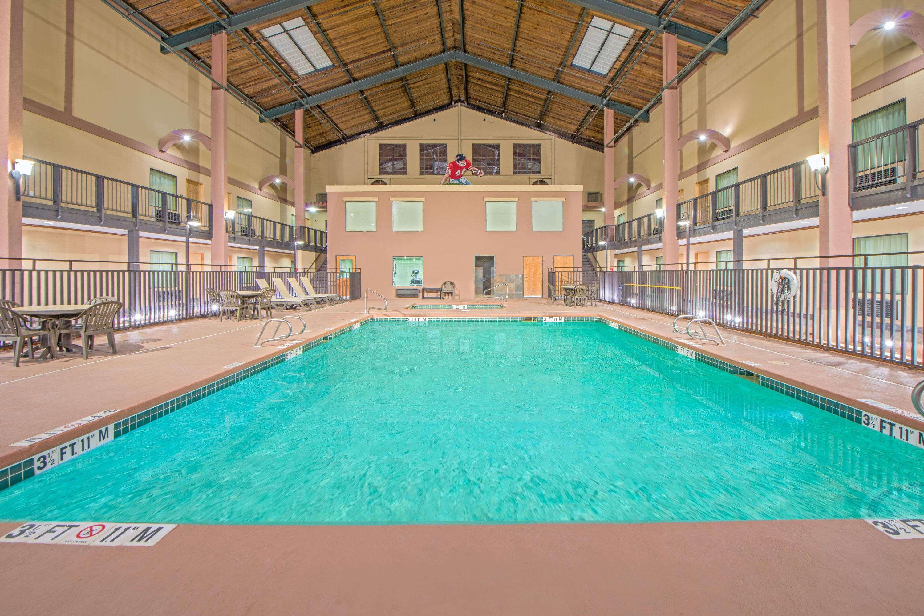 Days Inn By Wyndham Lubbock South Dış mekan fotoğraf