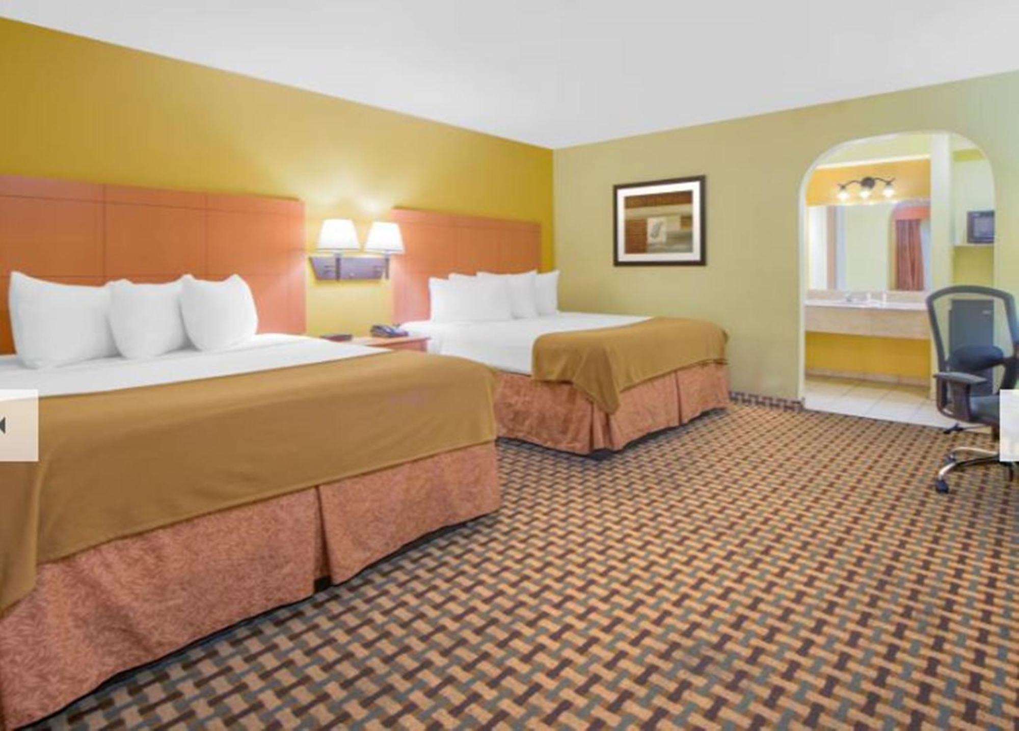 Days Inn By Wyndham Lubbock South Dış mekan fotoğraf