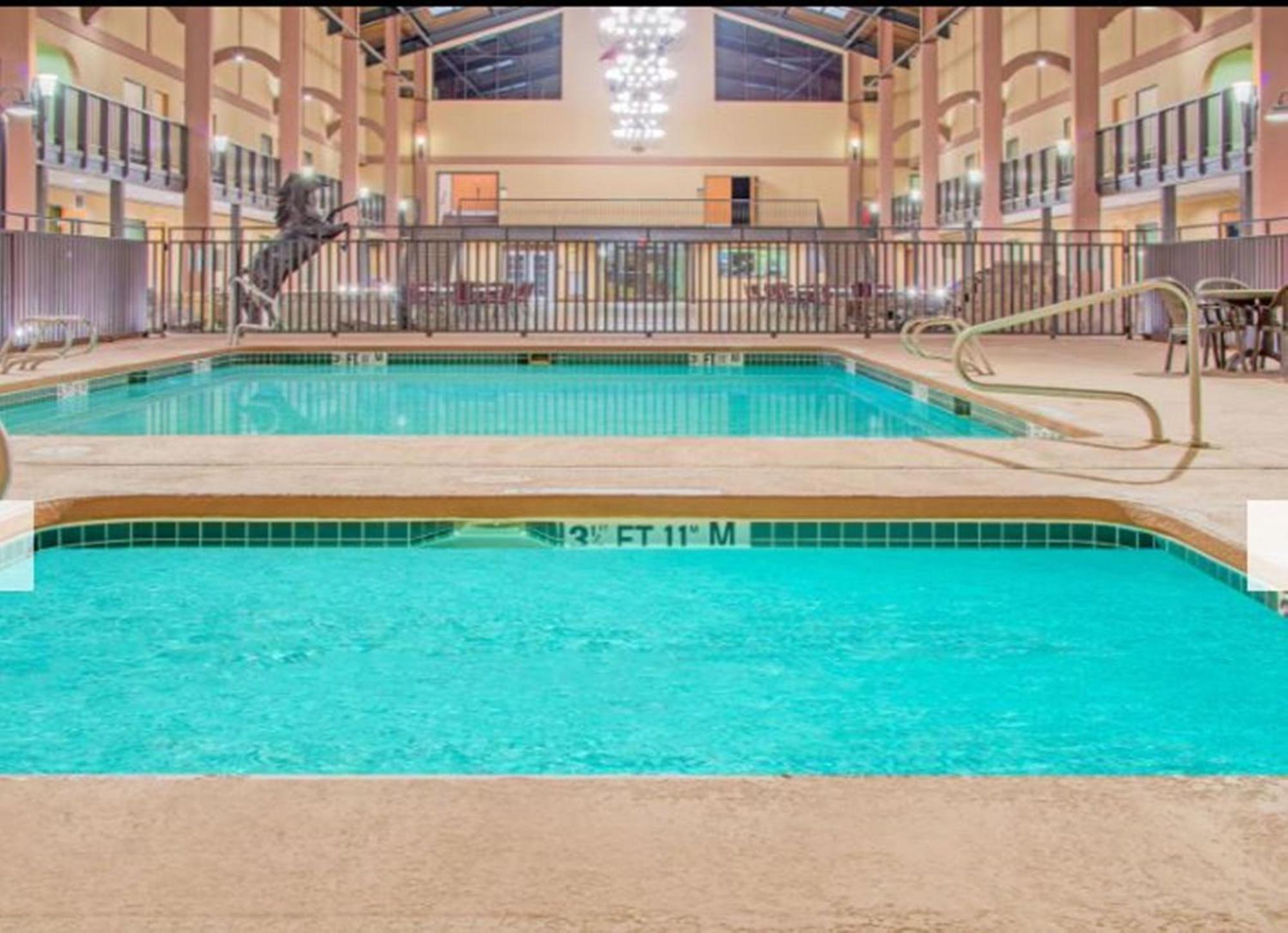 Days Inn By Wyndham Lubbock South Dış mekan fotoğraf